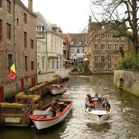 Near The In Vibrant Area Daire