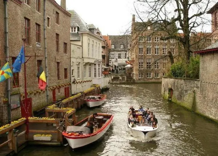 Near The In Vibrant Area Daire